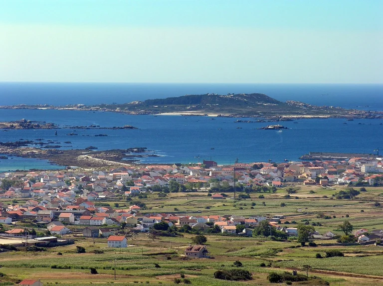 La isla española que desafía al turismo: solo un día al año para vivir una experiencia única e inolvidable