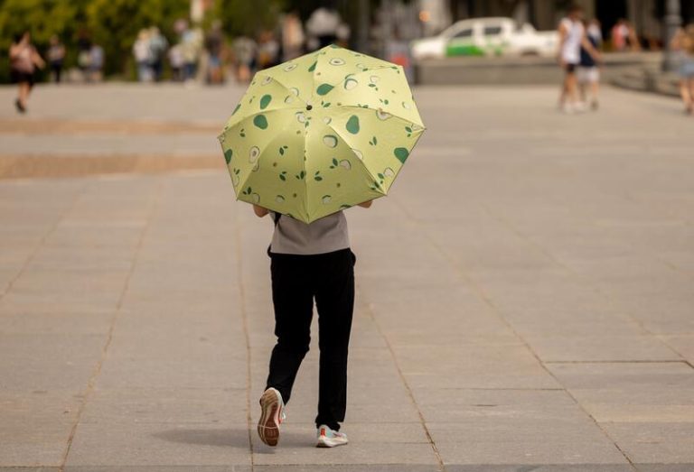 La AEMET pone a media España en aviso por lluvias y tormentas