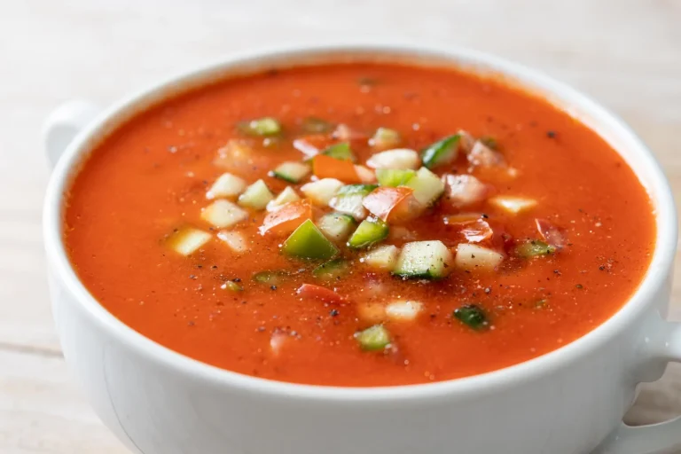 El ingrediente secreto de los chefs para un gazpacho que parece de restaurante Michelin