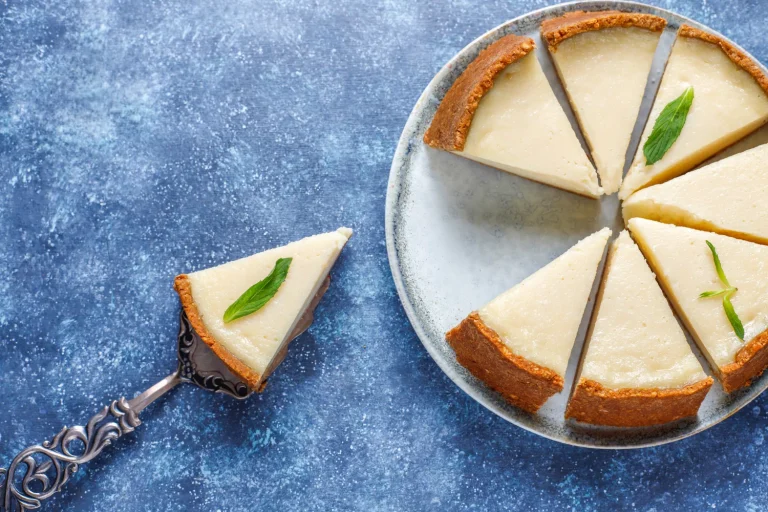 Tarta sin horno en 15 minutos: el postre de 5 ingredientes que parece de alta pastelería profesional