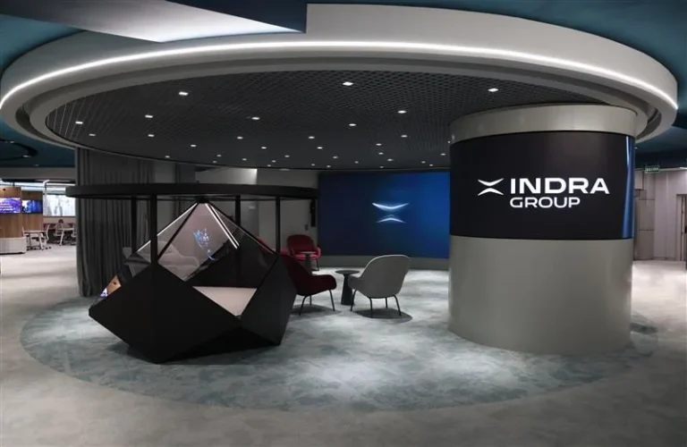 CaixaBank recomienda comprar Indra y le da un potencial del 35%