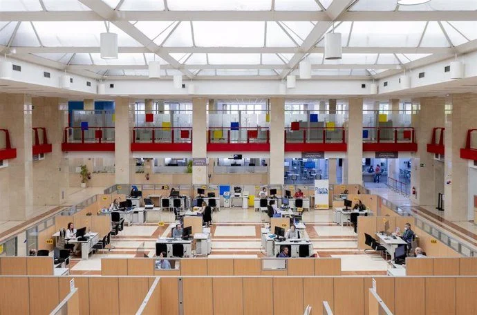 Ni Bizum Ni Tarjetas Escaparán De Hacienda Y Su Nuevo Mapa De Vida Financiera En 2026 3 Autónomos Y Particulares Bajo Presión: Errores, Mezclas De Cuentas Y Omisiones Podrán Derivar En Sanciones Graves