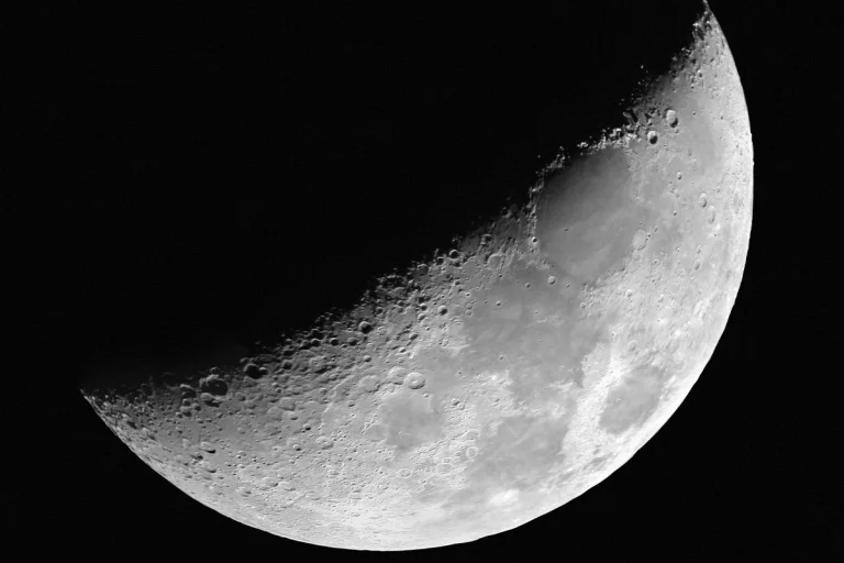 Científicos de Oxford aseguran que la Luna tiene billones de euros en platino