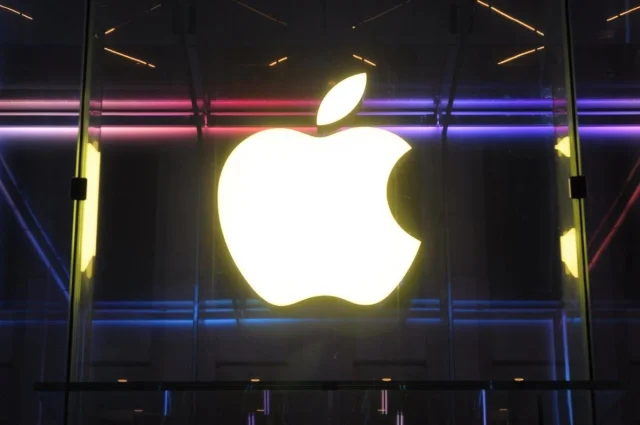 El Nuevo ‘Chivato’ De La Ue En Las Cajas De Los Móviles Deja A Apple En Evidencia