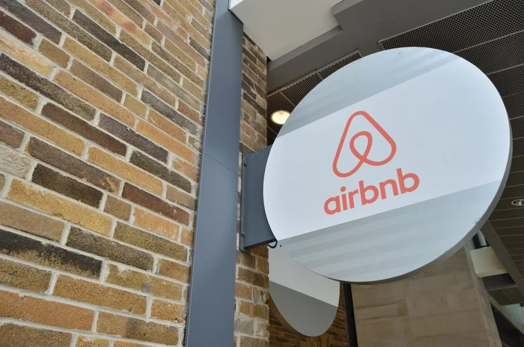 Airbnb Convierte El Mundial De Fútbol En Su Mayor Jugada Y No Solo Ofrecerá Alojamiento 2 Impacto Económico Y Social: Cómo Airbnb Impulsa Las Ciudades Anfitrionas Del Mundial