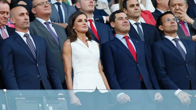 Los Trabajadores De La Zarzuela Estarían Renunciando Por Culpa De Letizia, Según Exescolta