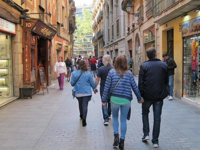 Temu Y Shein Hunden Al Comercio Tradicional Español: Cierre De Tiendas Y El Gasto No Remonta 3 Las Tiendas Físicas Pierden Protagonismo Frente Al Auge Del Low Cost Digital Y El Consumo Exprés