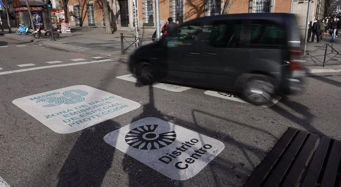 El Gobierno Abre La Puerta A Retirar Etiquetas De La Dgt A Miles De Coches Por La Presión Ecologista 3 Los Ecologistas Celebran El Cambio