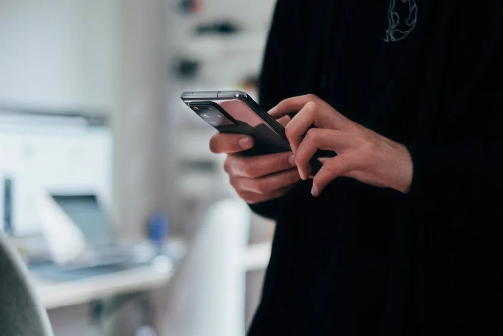 Así Funciona El Nuevo «Apagón Digital» De Los Estafadores Tu Móvil Se Queda Sin Señal Y Tu Dinero Desaparece 2 ¿Por Qué Es Tan Difícil Detectarla?