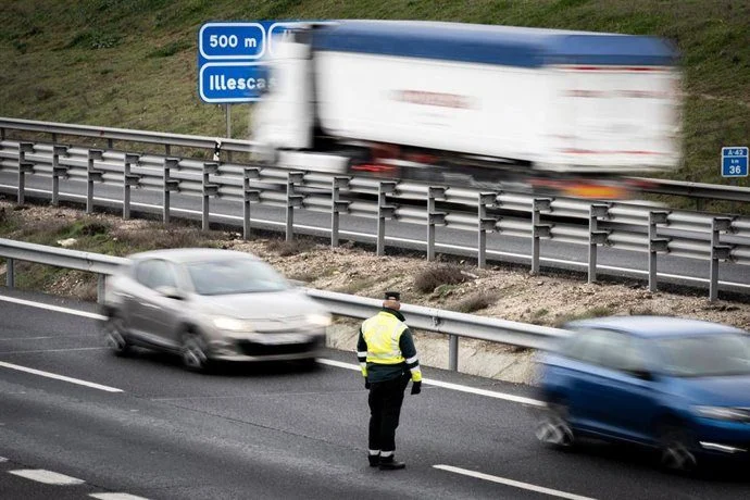 La Dana De Valencia Provoca Que La Dgt Cambie El Examen Teórico Del Carnet De Conducir 5 Un Modelo Más Realista Y Preventivo