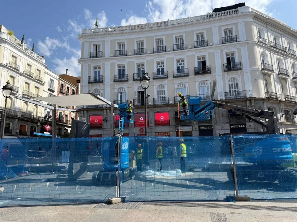 Los Toldos De La Puerta Del Sol Cuestan Más Que Cuatro Viviendas De Protección Oficial En Madrid 3 Urbanismo Vs. Necesidad Social: ¿Son Prioritarios Los Toldos Frente Al Acceso A Un Hogar Digno En Madrid?