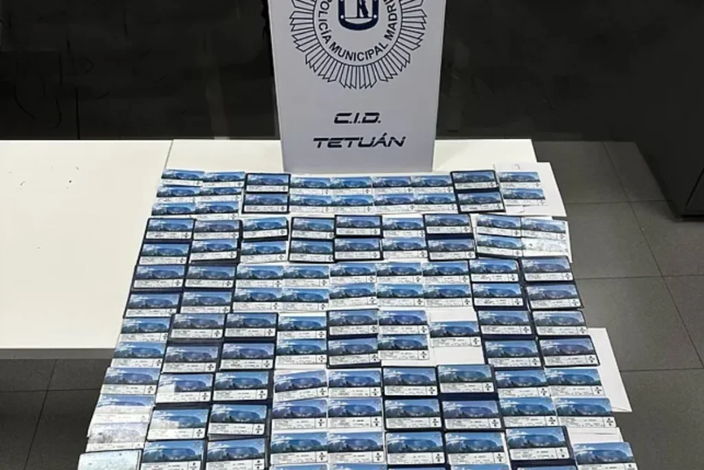 El Real Madrid Atemoriza A Socios Que Prestan Su Abono Pese A Que Es Transferible: «Me Insinuó Que Los Vendía» 3 Abonos Del Real Madrid Sustraídos Por La Policia Municipal