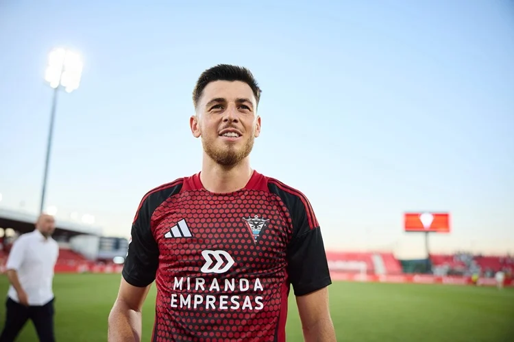 Alessio Lisci Quiere En Osasuna Al Gran Baluarte Del Cd Mirandés 1 Alberto Reina Mirandés Alesio Lisci Fuente: Cdm