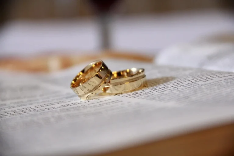 Alianzas de boda: el círculo perfecto que traspasa siglos