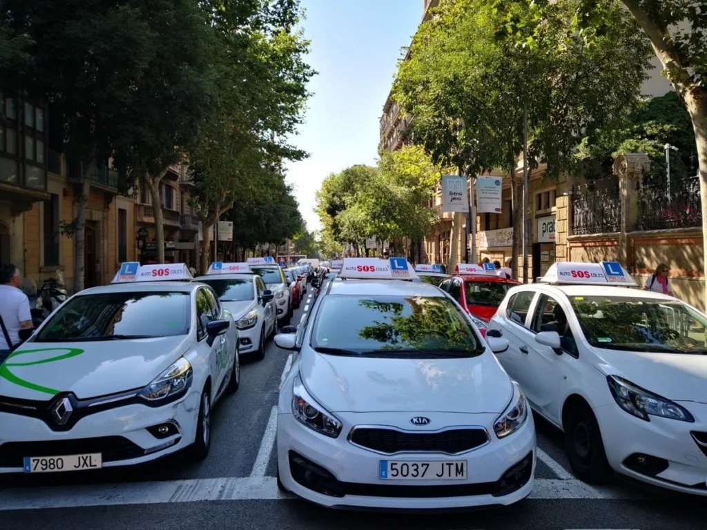 Situación Agónica Con Los Examinadores De Conducir De La Dgt: «Mi Profesor Está Enfadadísimo» 2 Autoescuelas Examinadores Conducir
