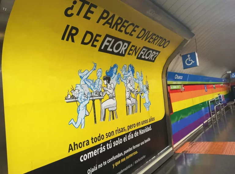 El Orgullo 2025 denuncia mensajes de discriminación y las campañas antipromiscuidad en el Metro de Madrid