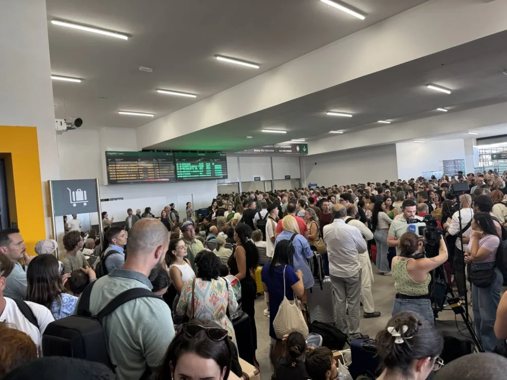 Renfe Sale Ganando De La Desgracia De 18 Horas En Chamartín Que Ha Afectado A 34.000 Viajeros 2 Estación De Chamartín Avería Adif Renfe
