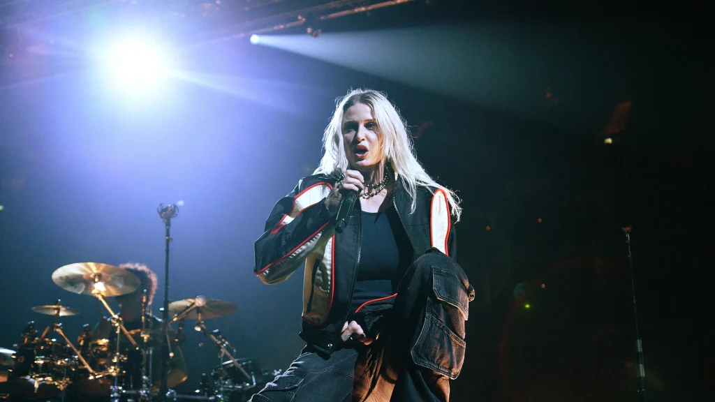 Linkin Park En España 9 Años Después: Tres Razones Para Celebrar Y Una Para Lamentar 1 Emily Aarmstrong (Linkin Park)