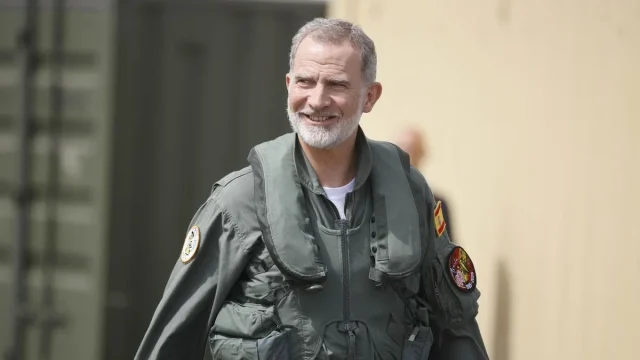 Felipe Vi Sorprende Con Un Gesto Simbólico Hacia Leonor Durante Una Exhibición Aérea