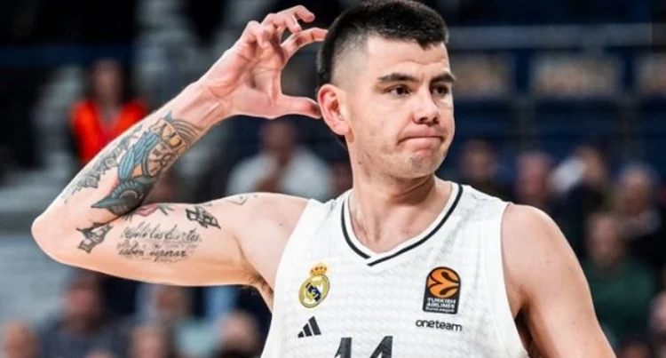 Gaby Deck Repite El Problema De Siempre En El Real Madrid: Palo A Chus Mateo 1 Gaby Deck Repite El Problema De Siempre En El Real Madrid: Palo A Chus Mateo Fuente: Real Madrid Fuente: Ap