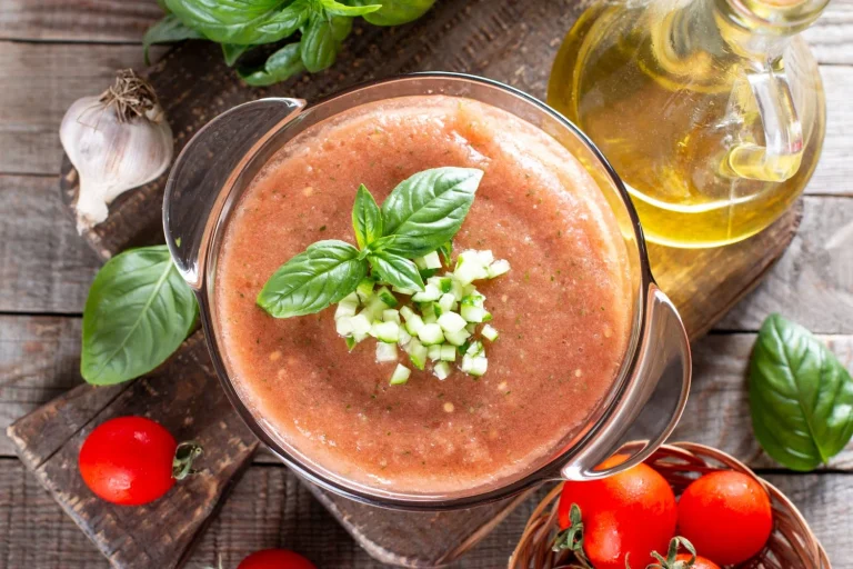 ¿Sabías que el orden de los ingredientes en el gazpacho marca toda la diferencia? Aquí está la clave