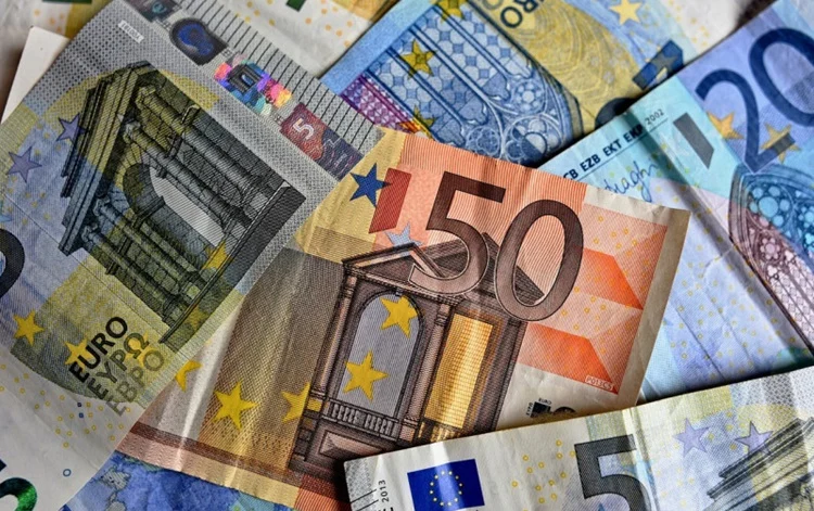 El Dinero Que Puedes Dar A Tu Hijo Sin Pagar Impuestos A Hacienda 2 Hacienda Donaciones Hijo Fuente: Pixabay