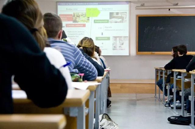 La Crisis De Estudiantes Sale A La Luz En Plena Pau: 6 De Cada 10 Copian O Hacen Trabajos Con La Ia