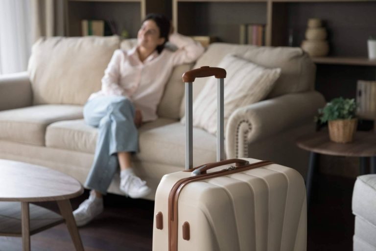 Cómo preparar el hogar antes de salir de vacaciones y evitar imprevistos