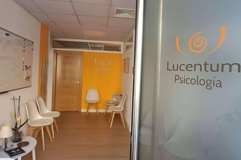 Lucentum Psicología reúne psicólogos en Alicante con enfoque integral y métodos avalados