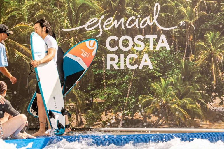 Esencial Costa Rica y Honna Surf Hub se unen para proteger los océanos con el proyecto ‘Surfing The Pura Vida’