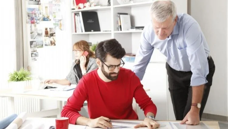 Cada Vez Más Trabajadores Renuncian A Ascender En El Trabajo: &Quot;No Sería Jefe Ni Por Todo El Dinero Del Mundo&Quot; 1 Jóvenes Trabajadores Ascenso Jefe Fuente: Europa Press