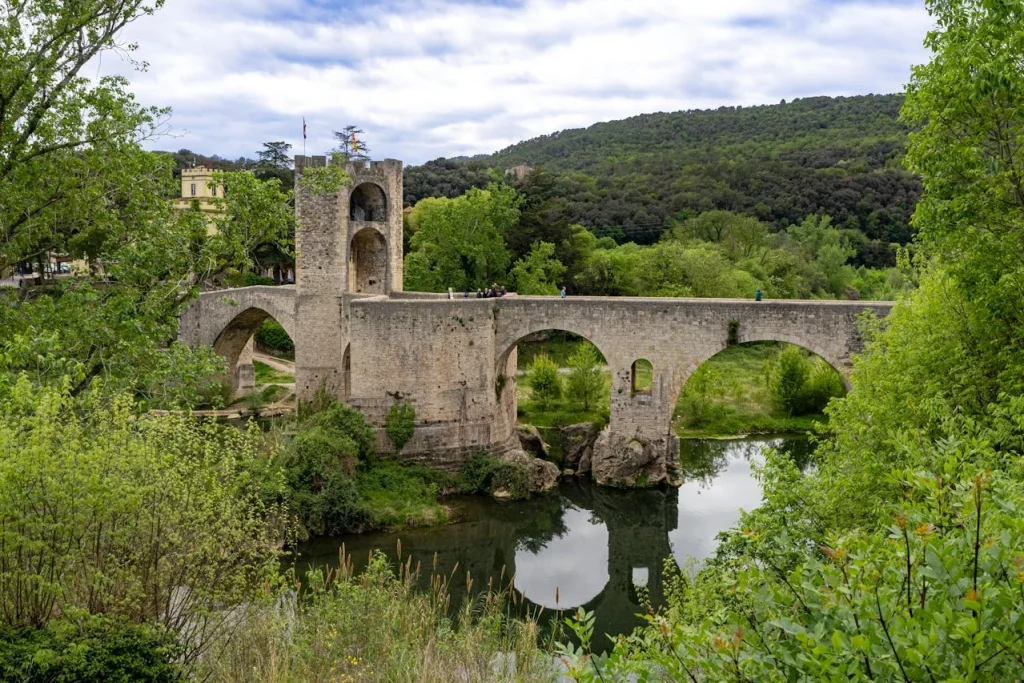 La Judería De Besalú: Testimonio De La Convivencia Medieval