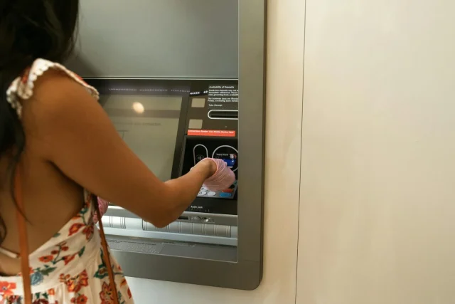 El Botón Que Protege Tu Dinero En El Cajero Automático Y Que Muchos Aún Ignoran