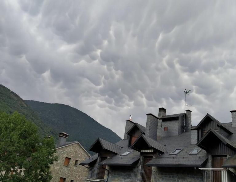 La AEMET advierte a 14 provincias por altas temperaturas, lluvias, tormentas, vientos y rissagas