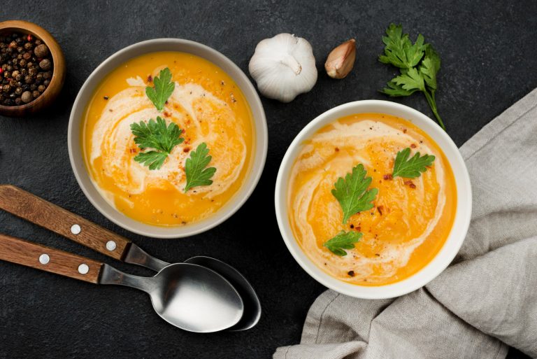 Descubre la sopa de ajo que ayudó a España en la posguerra y que hoy es un must en la gastronomía gourmet