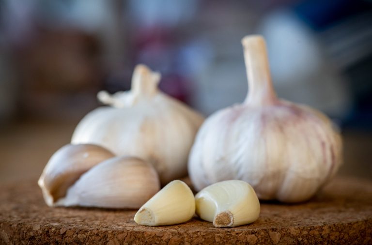 La sopa de ajo castellana que te soluciona una cena con solo 4 ingredientes básicos