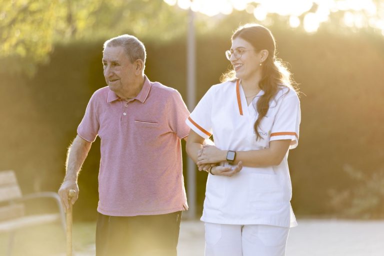 Los centros DomusVi señalan que las residencias de mayores mantienen las medidas para hacer frente a las altas temperaturas