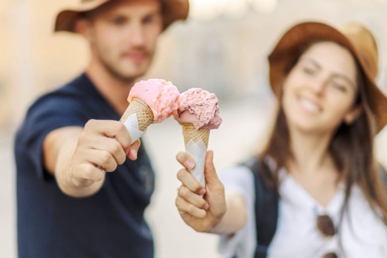 El verano transforma los hábitos alimentarios y de consumo de los españoles, según Just Eat