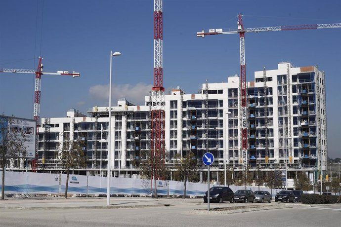 Barcelona Monta En 10 Días Un Bloque De Pisos Públicos Con Terraza Para Jóvenes Y Familias: Rápido, Barato Y Con Menos Impacto 3 Barcelona Consolida Su Apuesta Por La Construcción Modular Para Afrontar La Emergencia Habitacional