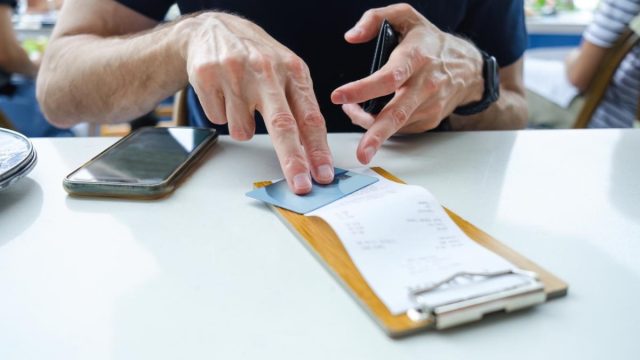 Bares Y Restaurantes Se Plantan A La Costumbre De Pagar Por Separado: ¿Qué Dice La Ley?