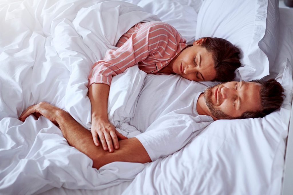 CÓMO INFLUYE DORMIR EN PAREJA A LA SALUD