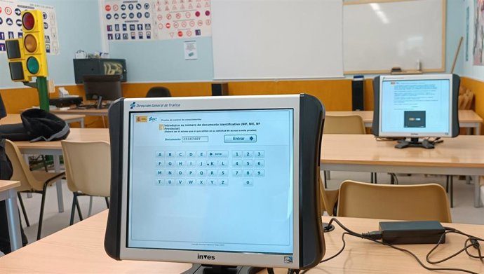 8.000 Personas Y 900 Examinadores De La Dgt: El Sistema Para Sacarse El Carnet Ya No Da Para Más 1 Creciente Demanda De Aspirantes Supera La Capacidad De Examinadores