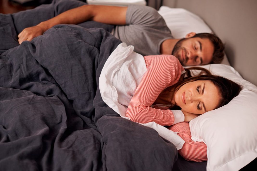 DORMIR EN PAREJA VA MÁS ALLÁ DE UN LUGAR DE INTIMIDAD