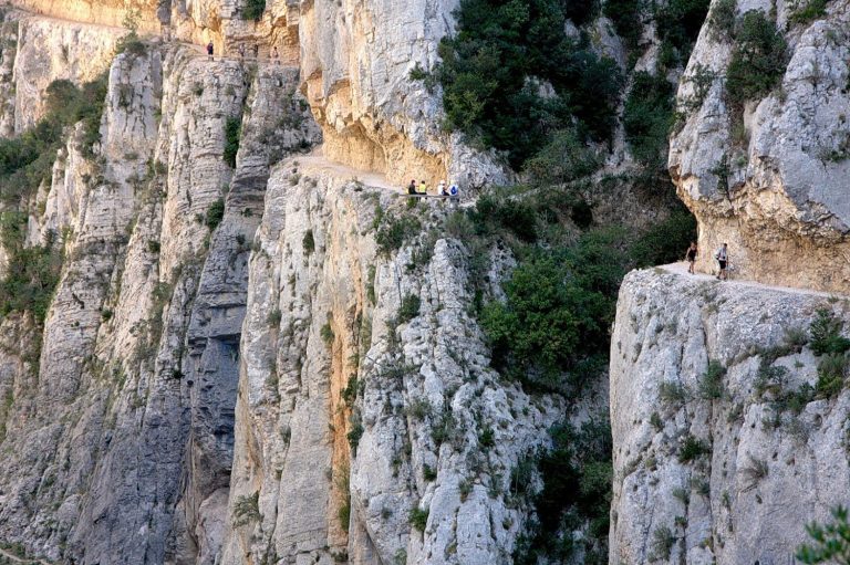 El ‘Caminito del Rey’ del norte: una pasarela sobre un desfiladero que te dejará sin aliento en Huesca