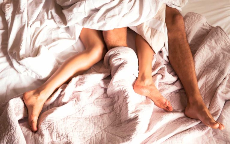 Dormir sin ropa en verano tiene más beneficios de los que imaginas