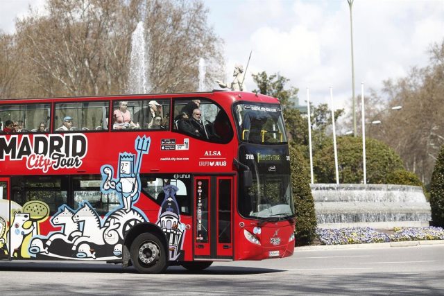 El Ayuntamiento De Madrid Responde Al Conflicto De Los Autobuses Turísticos Que Obstaculizan A La Emt