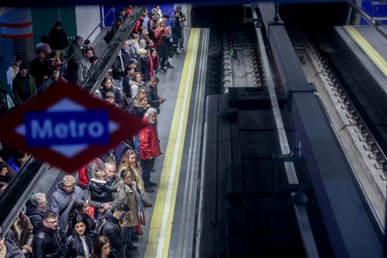 El Metro de Madrid ahora reparte paquetes en sus trenes: líneas y trayectos afectados
