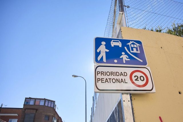 El Debate De Las Señales De Tráfico «Machistas» De La Dgt Y La Que Más Indigna A Los Conductores