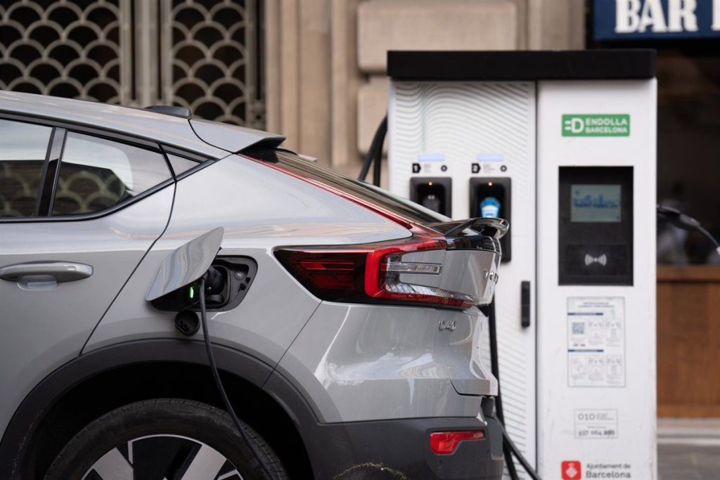 El Coche Eléctrico Se Queda Atrás En España Con Cargadores Fuera De Servicio Y Una Red Insuficiente 4 El Gran Olvidado: El Cargador De Carga Rápida