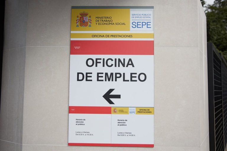 El mercado negro de citas del SEPE en plena crisis informática y de personal